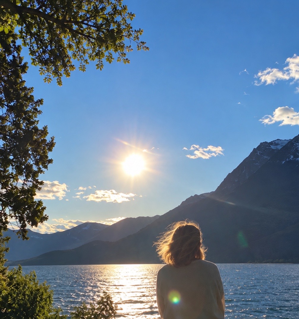 Llegar al lago con el sol de la tarde